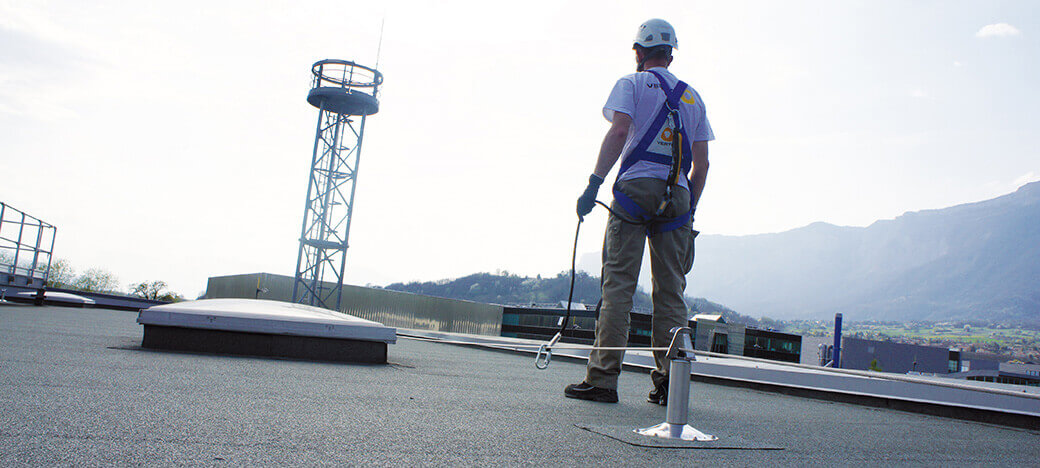 Google-commercial-rooftop-worker-in-harness